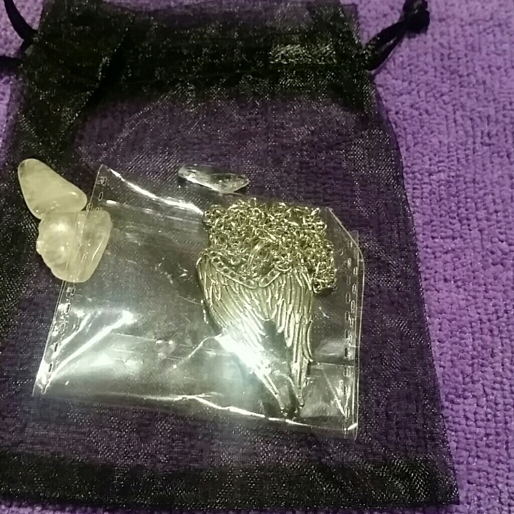 Angel wings necklace pendent + bonus crystal gift 🎁 ❌ Last 1 - Picture 6 of 8